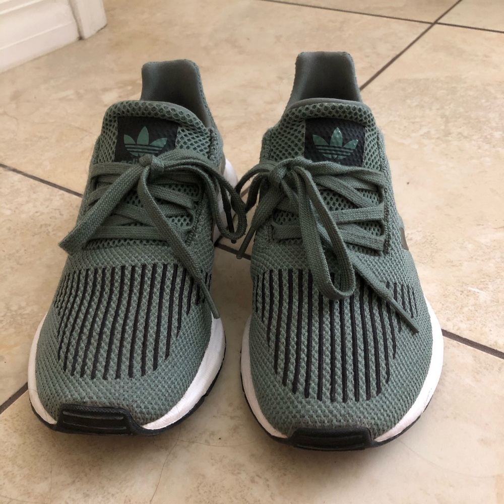 Adidas swift run shoes